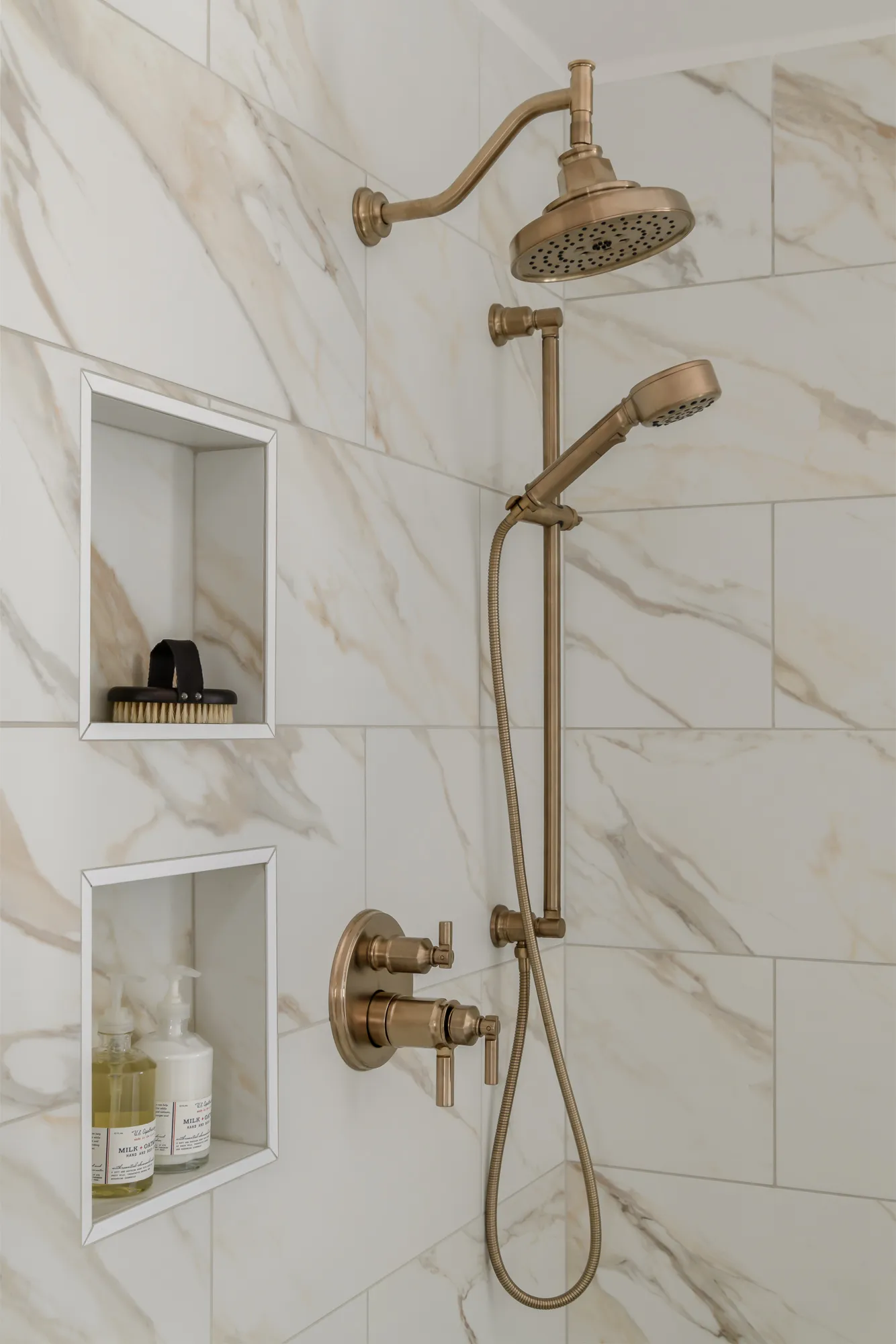 Brass rain showerhead and hand shower with built-in niches